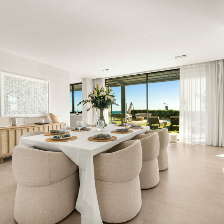 FOR SALE 🏡 Beachfront Five-Bedroom Villa with Rooftop Jacuzzi and Indoor Spa – El Saladillo, New Golden Mile, Estepona 🇪🇸