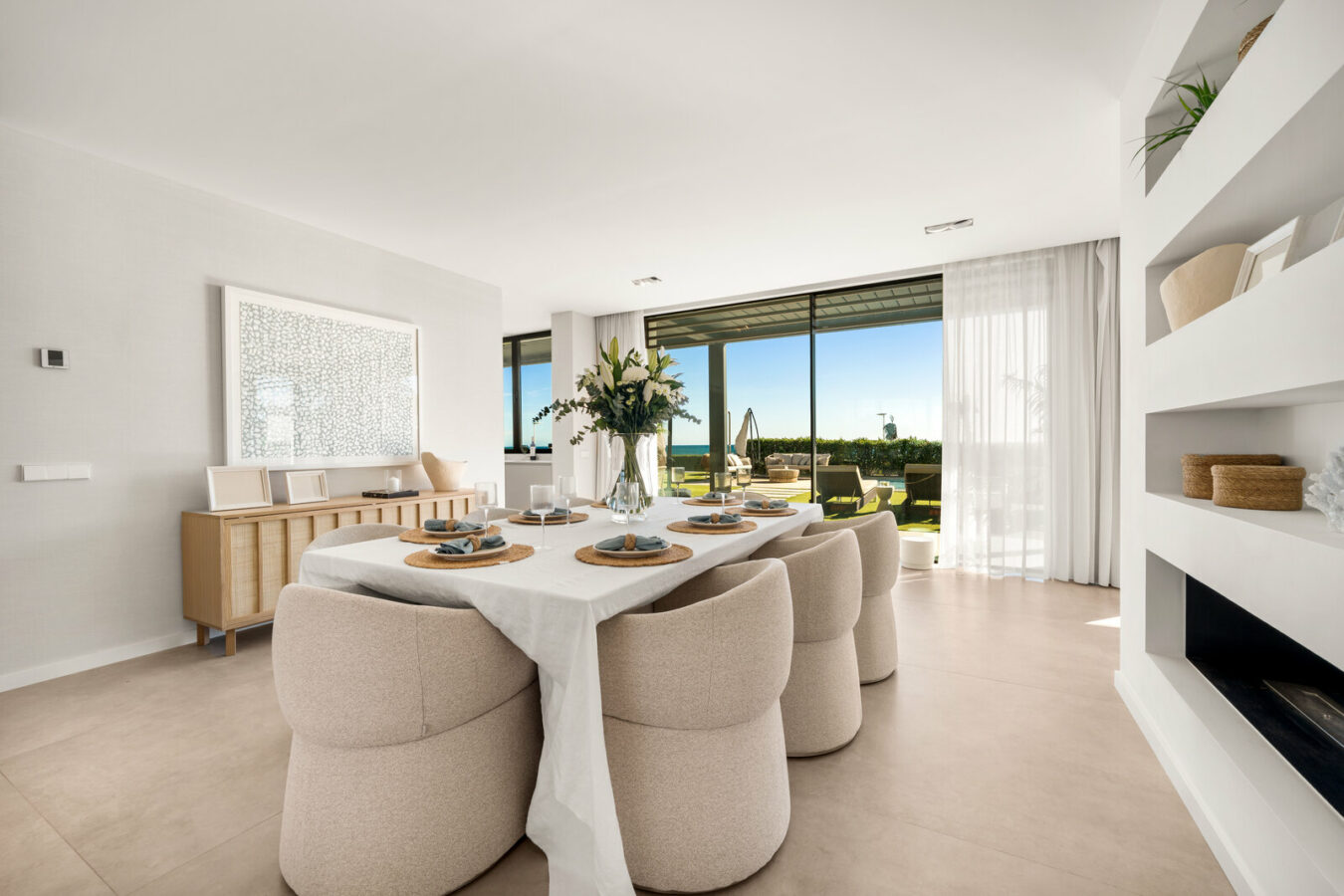 FOR SALE 🏡 Beachfront Five-Bedroom Villa with Rooftop Jacuzzi and Indoor Spa – El Saladillo, New Golden Mile, Estepona 🇪🇸