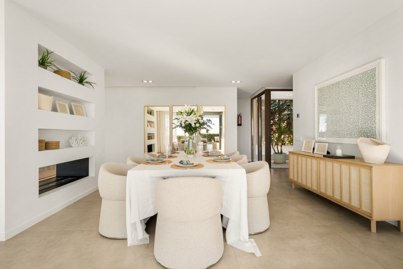 FOR SALE 🏡 Beachfront Five-Bedroom Villa with Rooftop Jacuzzi and Indoor Spa – El Saladillo, New Golden Mile, Estepona 🇪🇸