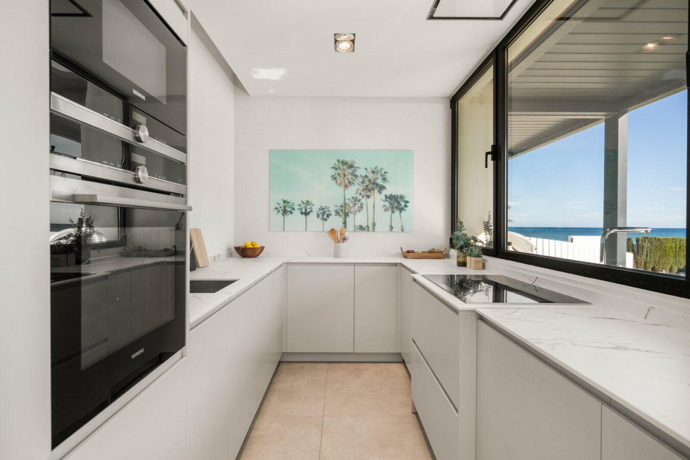 FOR SALE 🏡 Beachfront Five-Bedroom Villa with Rooftop Jacuzzi and Indoor Spa – El Saladillo, New Golden Mile, Estepona 🇪🇸