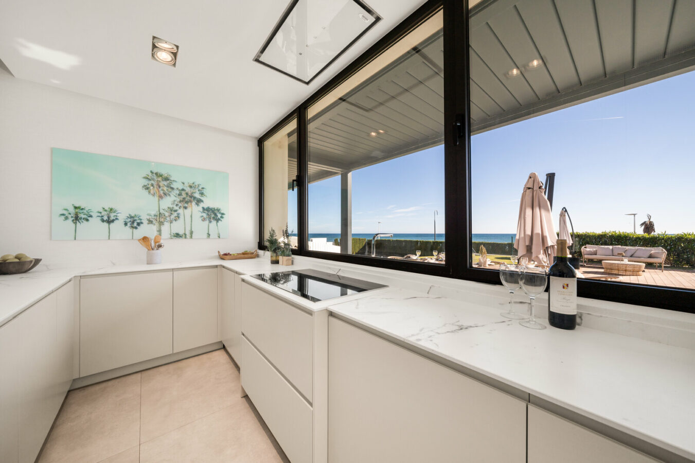 FOR SALE 🏡 Beachfront Five-Bedroom Villa with Rooftop Jacuzzi and Indoor Spa – El Saladillo, New Golden Mile, Estepona 🇪🇸