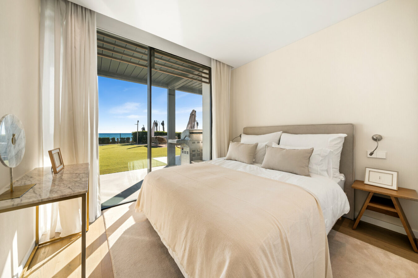 FOR SALE 🏡 Beachfront Five-Bedroom Villa with Rooftop Jacuzzi and Indoor Spa – El Saladillo, New Golden Mile, Estepona 🇪🇸
