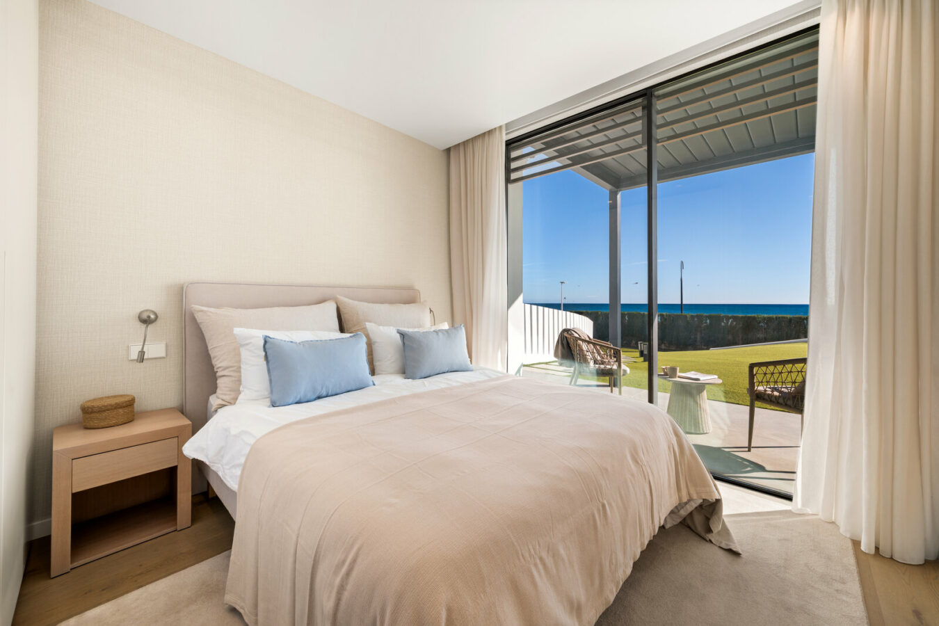FOR SALE 🏡 Beachfront Five-Bedroom Villa with Rooftop Jacuzzi and Indoor Spa – El Saladillo, New Golden Mile, Estepona 🇪🇸