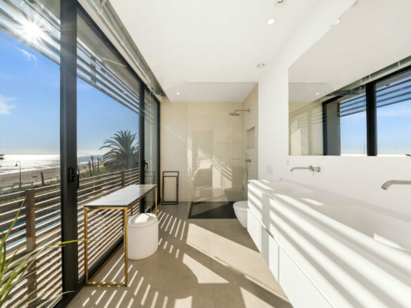 FOR SALE 🏡 Beachfront Five-Bedroom Villa with Rooftop Jacuzzi and Indoor Spa – El Saladillo, New Golden Mile, Estepona 🇪🇸