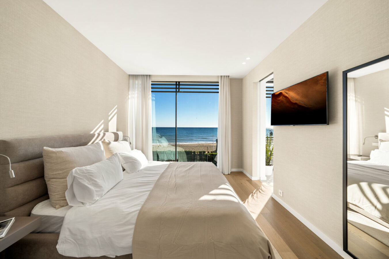 FOR SALE 🏡 Beachfront Five-Bedroom Villa with Rooftop Jacuzzi and Indoor Spa – El Saladillo, New Golden Mile, Estepona 🇪🇸