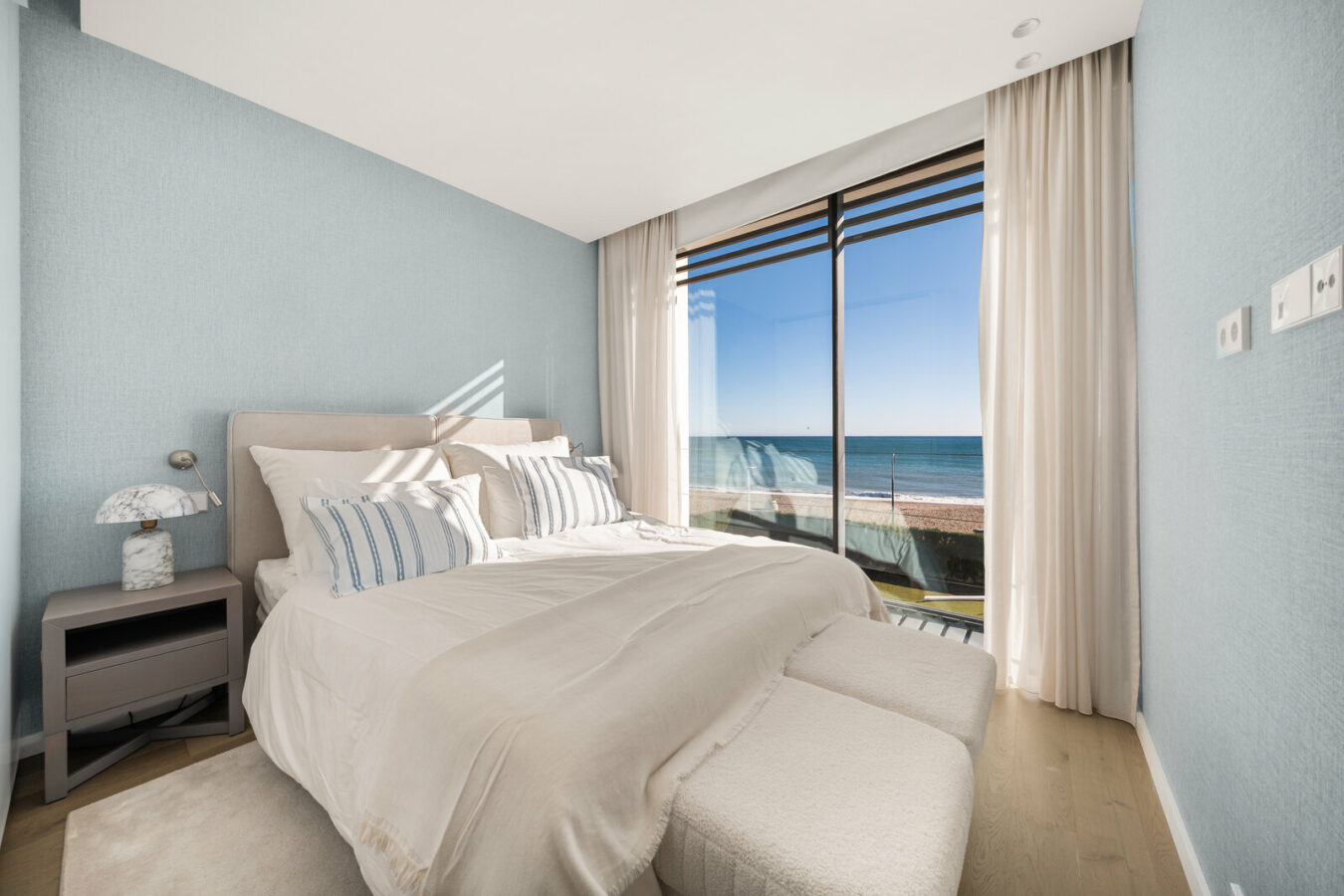 FOR SALE 🏡 Beachfront Five-Bedroom Villa with Rooftop Jacuzzi and Indoor Spa – El Saladillo, New Golden Mile, Estepona 🇪🇸