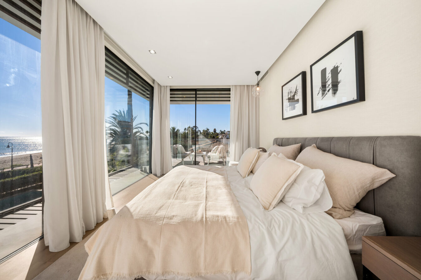 FOR SALE 🏡 Beachfront Five-Bedroom Villa with Rooftop Jacuzzi and Indoor Spa – El Saladillo, New Golden Mile, Estepona 🇪🇸