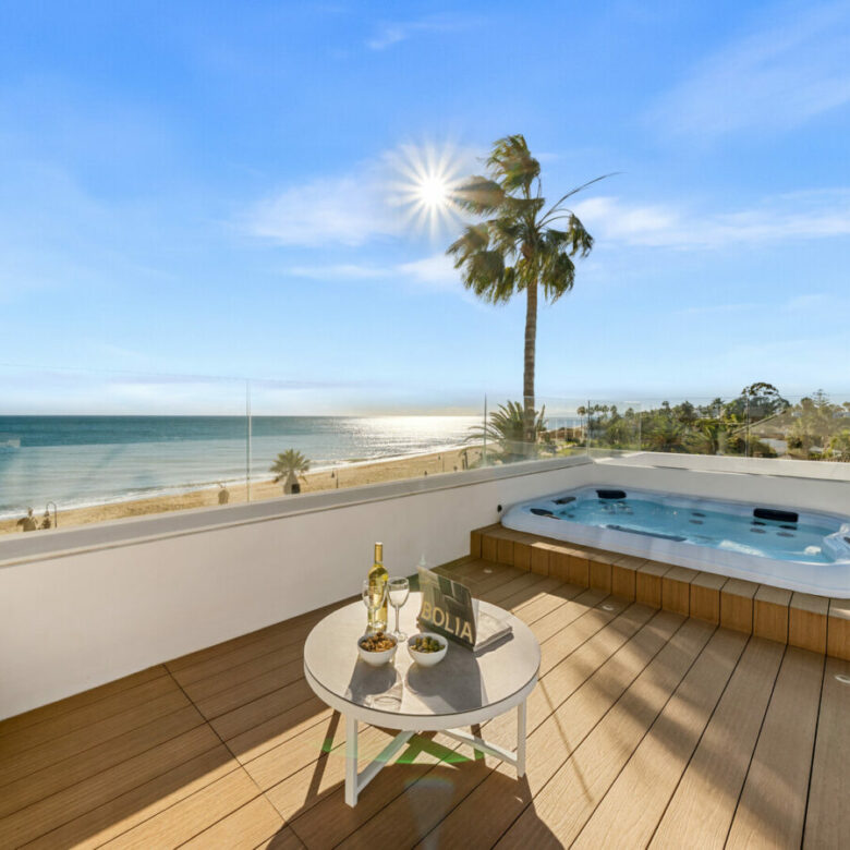 FOR SALE 🏡 Beachfront Five-Bedroom Villa with Rooftop Jacuzzi and Indoor Spa – El Saladillo, New Golden Mile, Estepona 🇪🇸