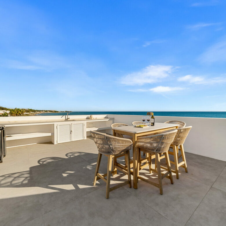 FOR SALE 🏡 Beachfront Five-Bedroom Villa with Rooftop Jacuzzi and Indoor Spa – El Saladillo, New Golden Mile, Estepona 🇪🇸