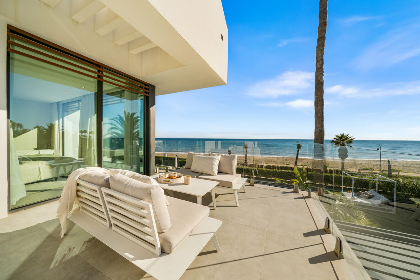 FOR SALE 🏡 Beachfront Five-Bedroom Villa with Rooftop Jacuzzi and Indoor Spa – El Saladillo, New Golden Mile, Estepona 🇪🇸