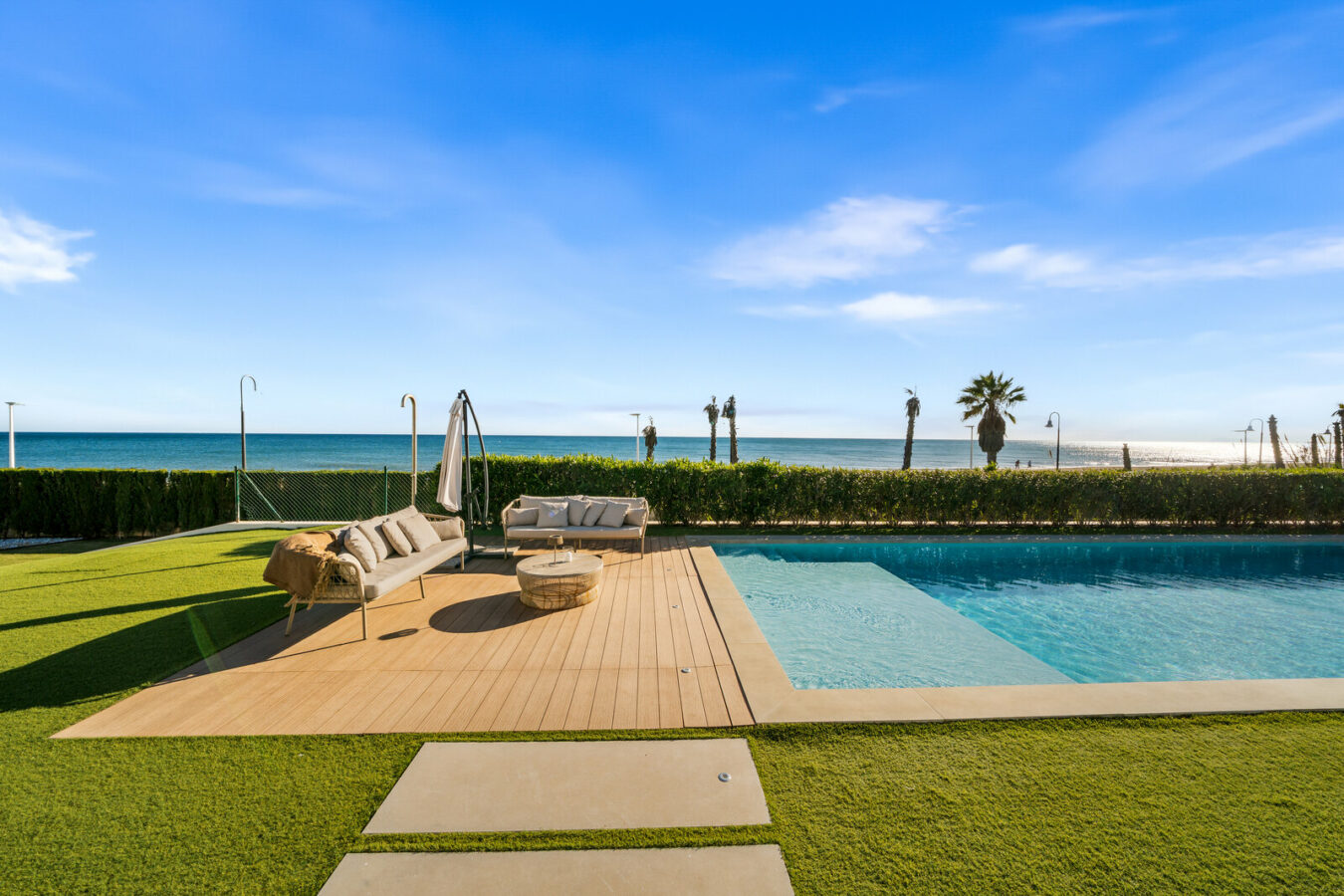 FOR SALE 🏡 Beachfront Five-Bedroom Villa with Rooftop Jacuzzi and Indoor Spa – El Saladillo, New Golden Mile, Estepona 🇪🇸