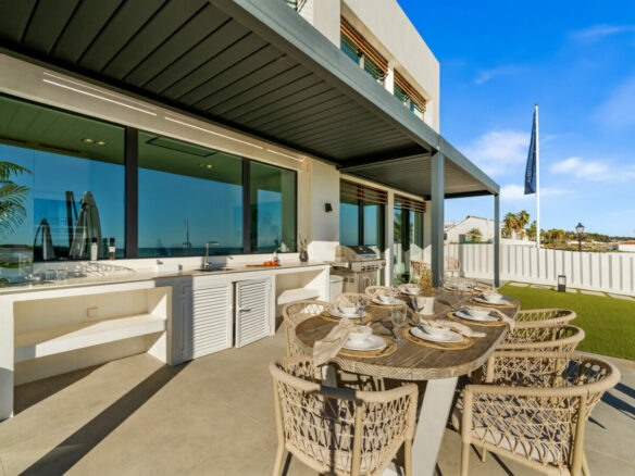 FOR SALE 🏡 Beachfront Five-Bedroom Villa with Rooftop Jacuzzi and Indoor Spa – El Saladillo, New Golden Mile, Estepona 🇪🇸