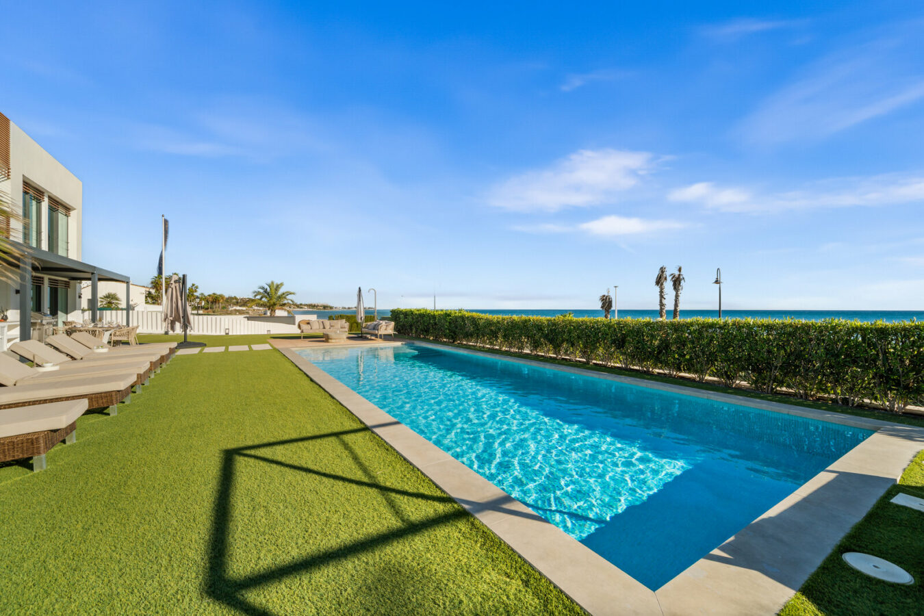FOR SALE 🏡 Beachfront Five-Bedroom Villa with Rooftop Jacuzzi and Indoor Spa – El Saladillo, New Golden Mile, Estepona 🇪🇸