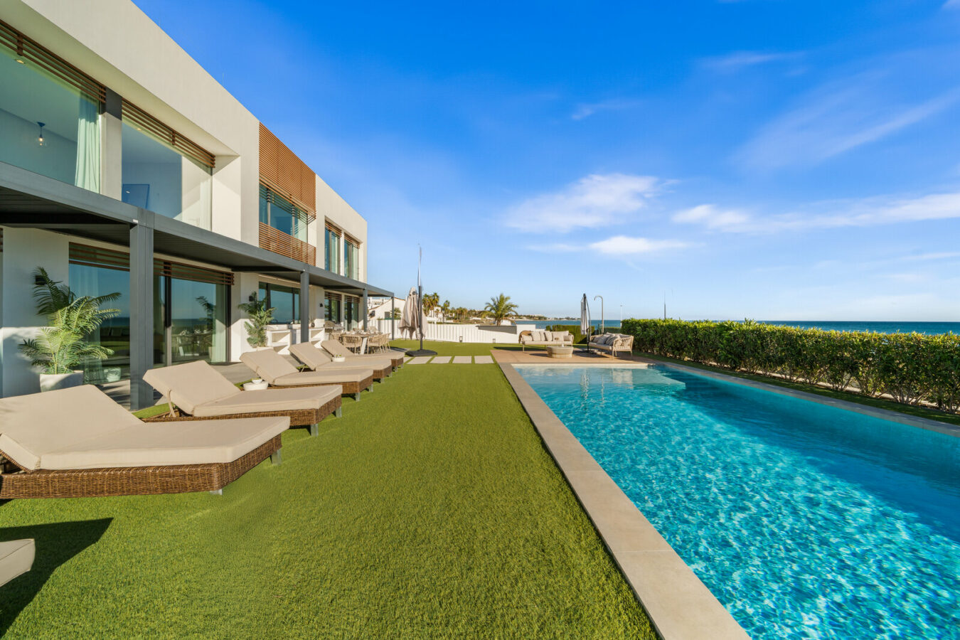 FOR SALE 🏡 Beachfront Five-Bedroom Villa with Rooftop Jacuzzi and Indoor Spa – El Saladillo, New Golden Mile, Estepona 🇪🇸