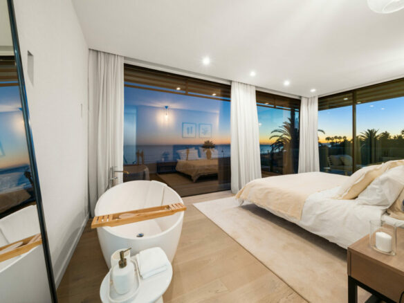 FOR SALE 🏡 Beachfront Five-Bedroom Villa with Rooftop Jacuzzi and Indoor Spa – El Saladillo, New Golden Mile, Estepona 🇪🇸