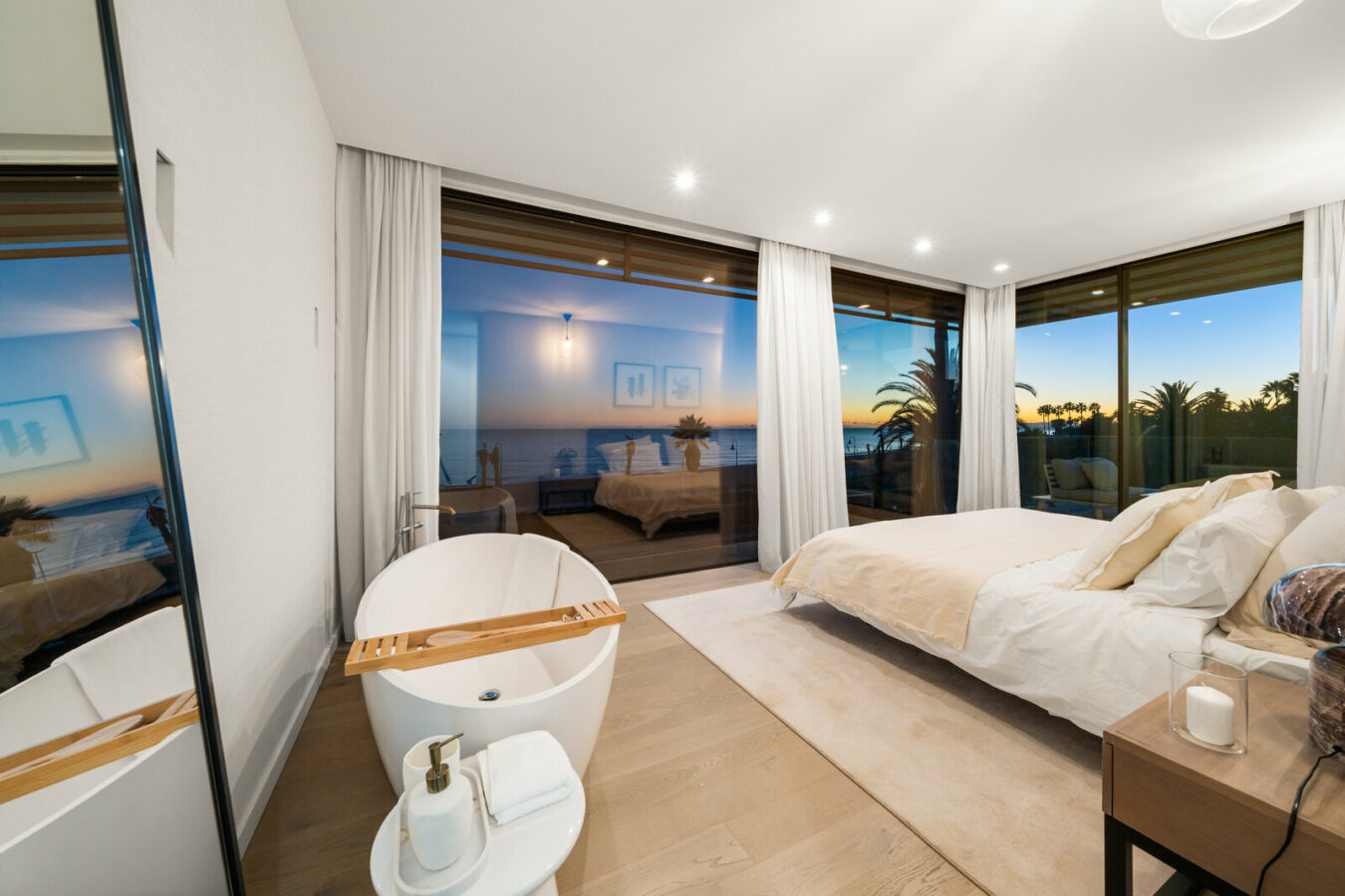 FOR SALE 🏡 Beachfront Five-Bedroom Villa with Rooftop Jacuzzi and Indoor Spa – El Saladillo, New Golden Mile, Estepona 🇪🇸