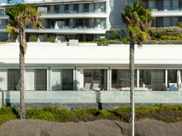 FOR SALE 🏡 Frontline Beach Villa with Infinity Pool in a Gated Complex – Playa Seghers, Estepona 🇪🇸