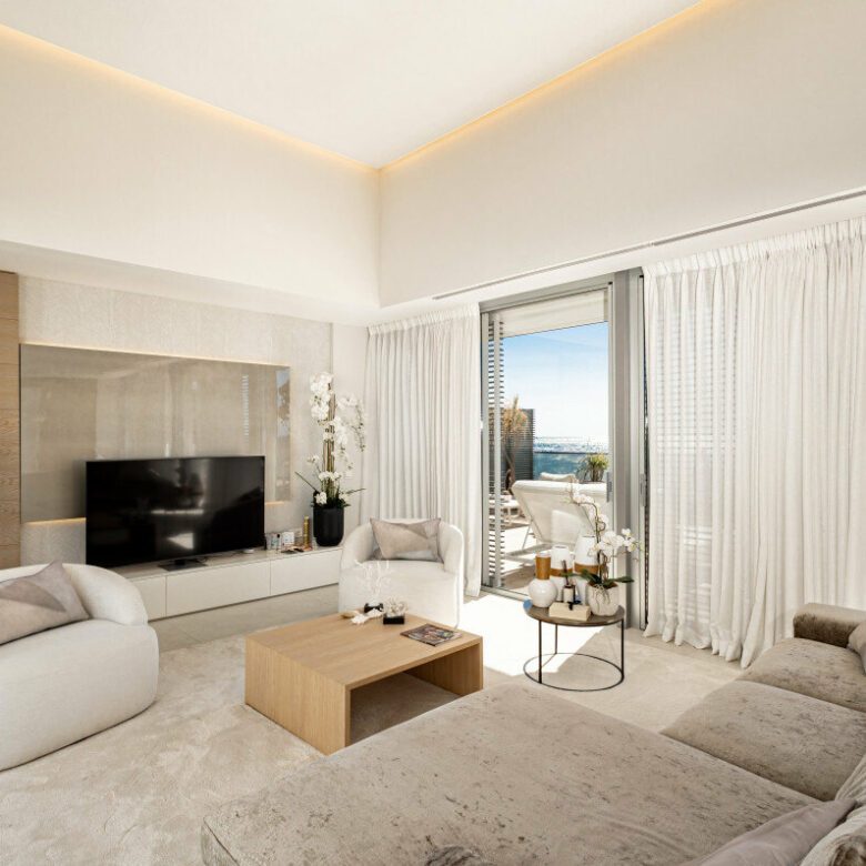 FOR SALE 🏡 Frontline Beach Villa with Infinity Pool in a Gated Complex – Playa Seghers, Estepona 🇪🇸