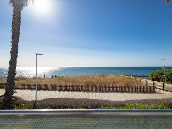 FOR SALE 🏡 Frontline Beach Villa with Infinity Pool in a Gated Complex – Playa Seghers, Estepona 🇪🇸