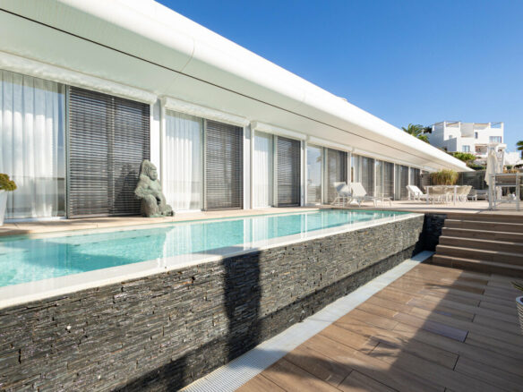 FOR SALE 🏡 Frontline Beach Villa with Infinity Pool in a Gated Complex – Playa Seghers, Estepona 🇪🇸