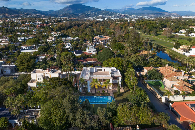 FOR SALE 🏡 Seven-Suite Beachside Villa with Lift and Smart Home on a 2,042 m² Plot – Guadalmina Baja, San Pedro 🇪🇸