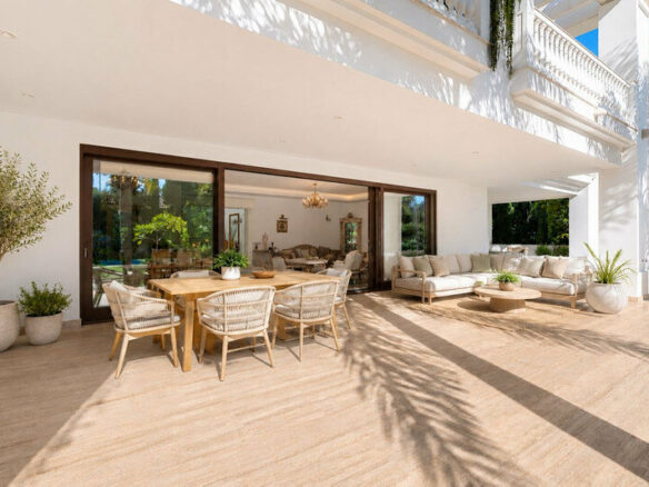 FOR SALE 🏡 Seven-Suite Beachside Villa with Lift and Smart Home on a 2,042 m² Plot – Guadalmina Baja, San Pedro 🇪🇸