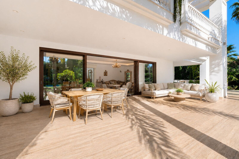 FOR SALE 🏡 Seven-Suite Beachside Villa with Lift and Smart Home on a 2,042 m² Plot – Guadalmina Baja, San Pedro 🇪🇸