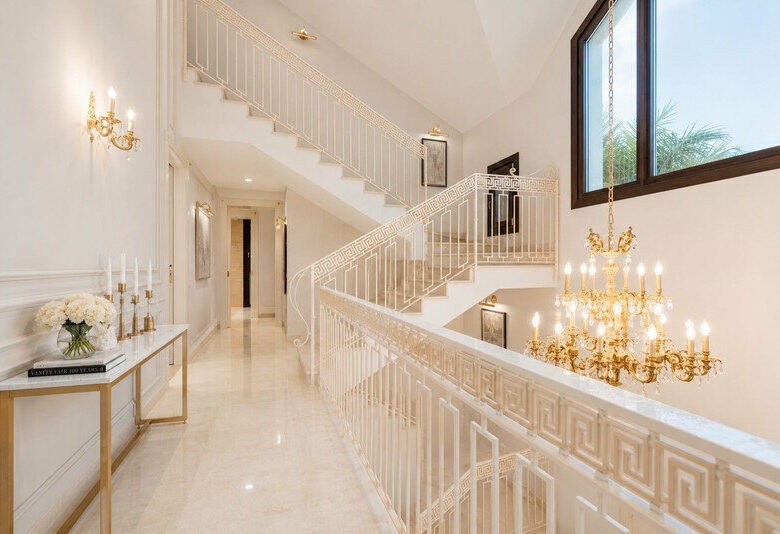 FOR SALE 🏡 Seven-Suite Beachside Villa with Lift and Smart Home on a 2,042 m² Plot – Guadalmina Baja, San Pedro 🇪🇸