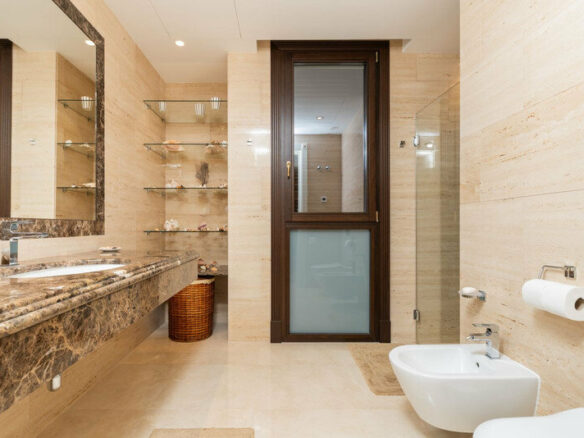 FOR SALE 🏡 Seven-Suite Beachside Villa with Lift and Smart Home on a 2,042 m² Plot – Guadalmina Baja, San Pedro 🇪🇸