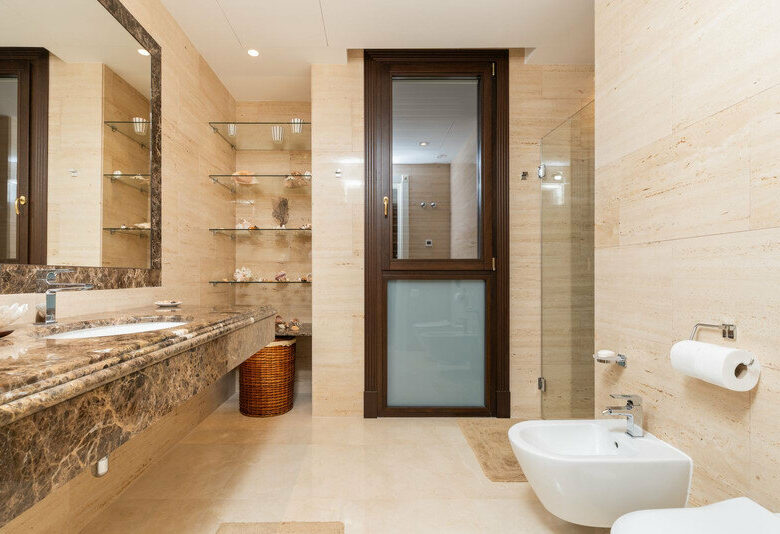 FOR SALE 🏡 Seven-Suite Beachside Villa with Lift and Smart Home on a 2,042 m² Plot – Guadalmina Baja, San Pedro 🇪🇸
