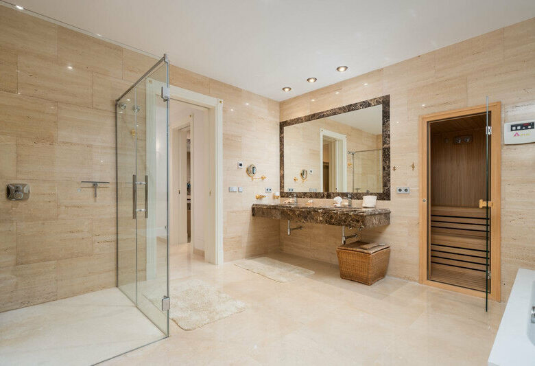FOR SALE 🏡 Seven-Suite Beachside Villa with Lift and Smart Home on a 2,042 m² Plot – Guadalmina Baja, San Pedro 🇪🇸