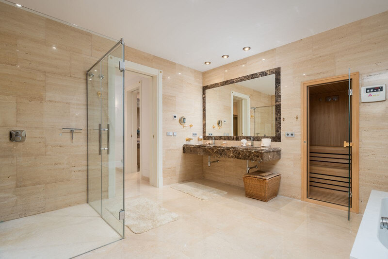 FOR SALE 🏡 Seven-Suite Beachside Villa with Lift and Smart Home on a 2,042 m² Plot – Guadalmina Baja, San Pedro 🇪🇸
