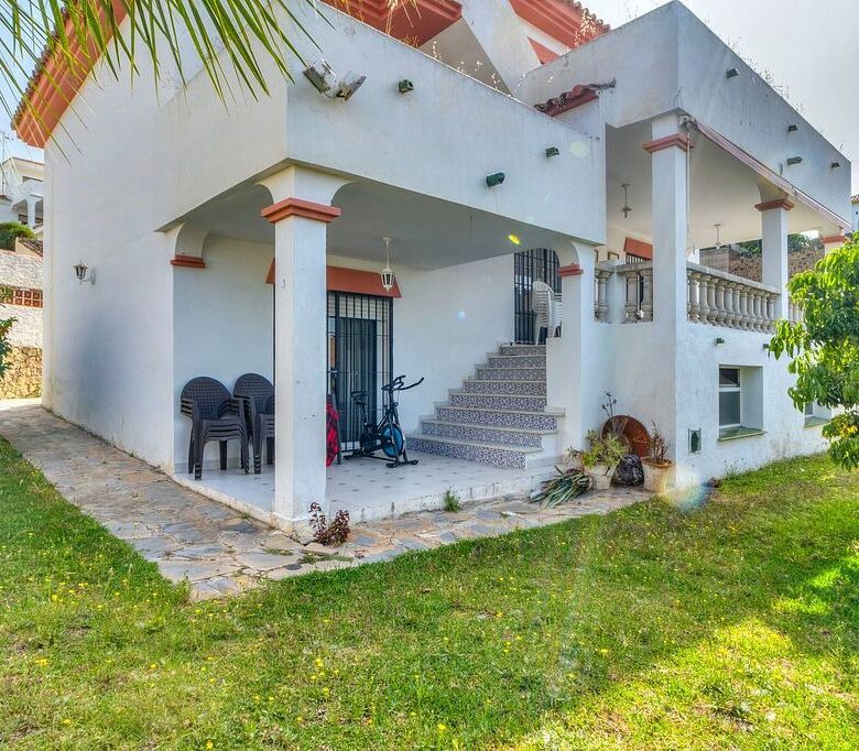 FOR SALE 🏡 Central Villa to Renovate with Sea Views and Space for a Pool – La Patera, Marbella 🇪🇸