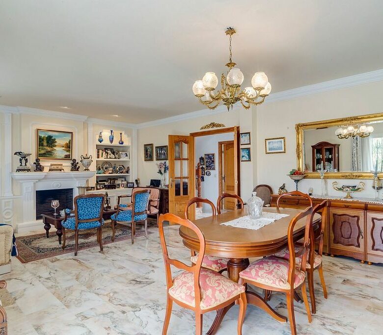 Central villa to renovate with sea views in La Patera, Marbella