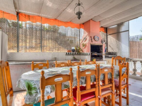 Central villa to renovate with sea views in La Patera, Marbella