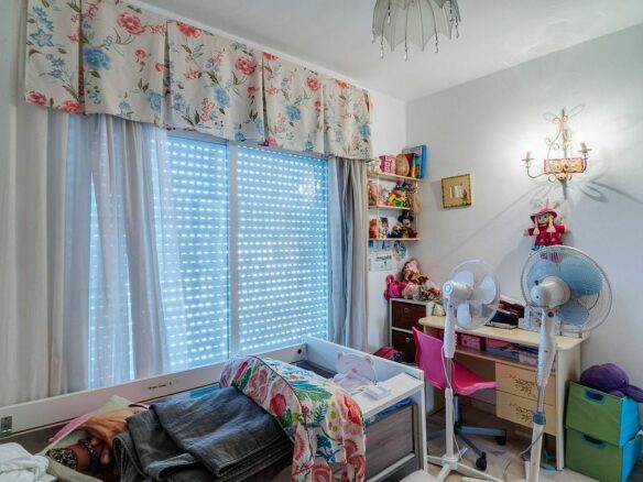 Central villa to renovate with sea views in La Patera, Marbella