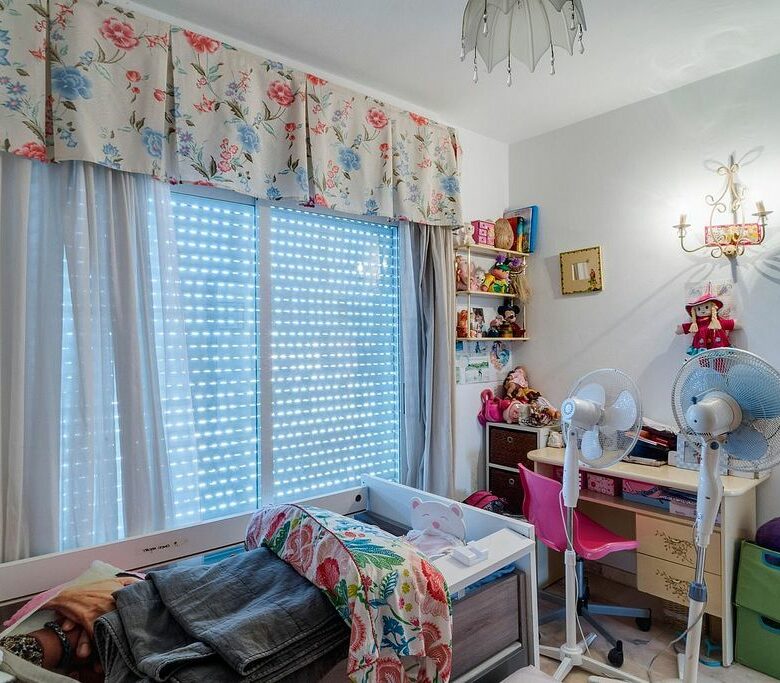 Central villa to renovate with sea views in La Patera, Marbella