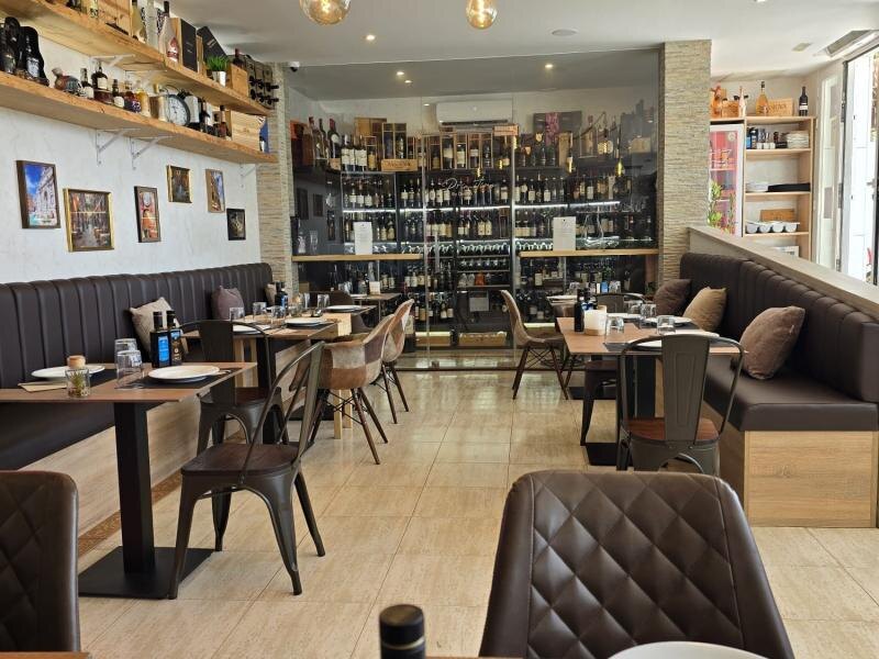 FOR SALE 🏡 Beachfront Restaurant Premises with Valid Licence, Fully Equipped – Marbella Centro, Marbella 🇪🇸