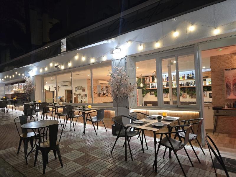 FOR SALE 🏡 Beachfront Restaurant Premises with Valid Licence, Fully Equipped – Marbella Centro, Marbella 🇪🇸