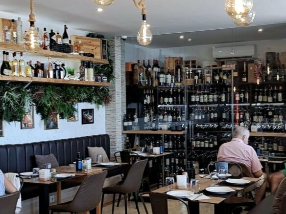 FOR SALE 🏡 Beachfront Restaurant Premises with Valid Licence, Fully Equipped – Marbella Centro, Marbella 🇪🇸