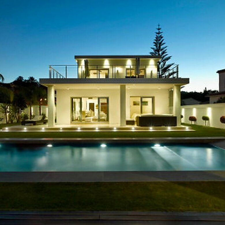 FOR SALE 🏡 Contemporary Villa with Gym, Sauna and Cinema, Walking Distance to Puerto Banús – Nueva Andalucía, Marbella 🇪🇸