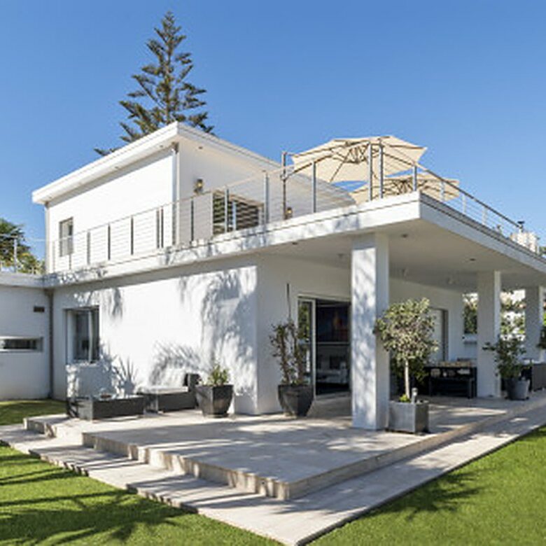 FOR SALE 🏡 Contemporary Villa with Gym, Sauna and Cinema, Walking Distance to Puerto Banús – Nueva Andalucía, Marbella 🇪🇸