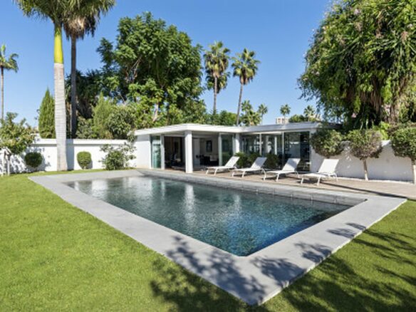 FOR SALE 🏡 Contemporary Villa with Gym, Sauna and Cinema, Walking Distance to Puerto Banús – Nueva Andalucía, Marbella 🇪🇸
