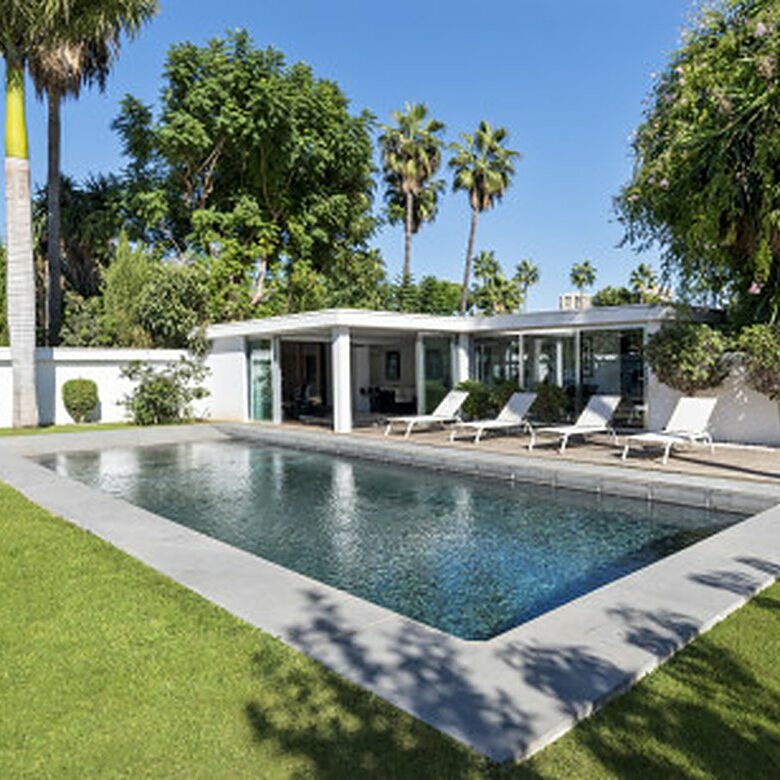 FOR SALE 🏡 Contemporary Villa with Gym, Sauna and Cinema, Walking Distance to Puerto Banús – Nueva Andalucía, Marbella 🇪🇸