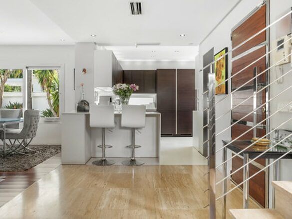 FOR SALE 🏡 Contemporary Villa with Gym, Sauna and Cinema, Walking Distance to Puerto Banús – Nueva Andalucía, Marbella 🇪🇸