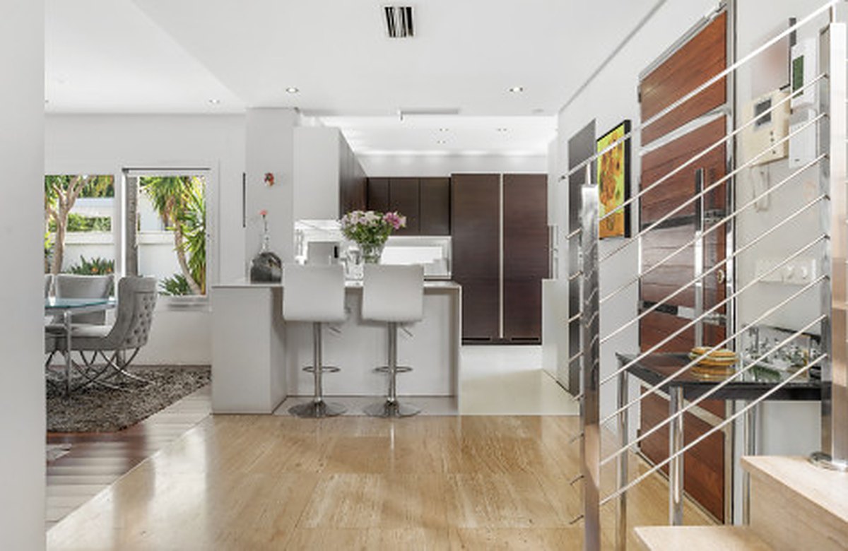 FOR SALE 🏡 Contemporary Villa with Gym, Sauna and Cinema, Walking Distance to Puerto Banús – Nueva Andalucía, Marbella 🇪🇸