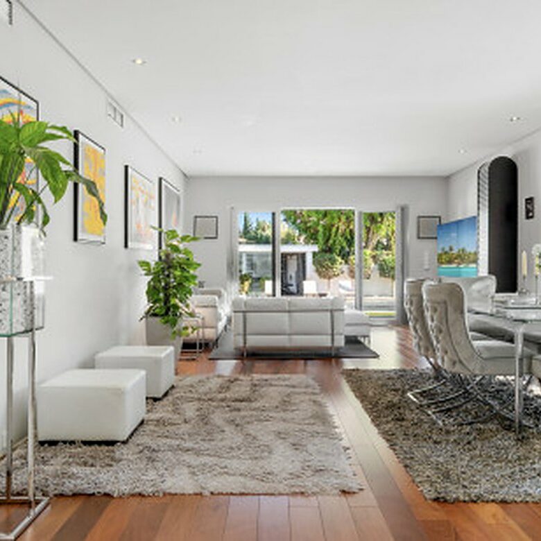FOR SALE 🏡 Contemporary Villa with Gym, Sauna and Cinema, Walking Distance to Puerto Banús – Nueva Andalucía, Marbella 🇪🇸