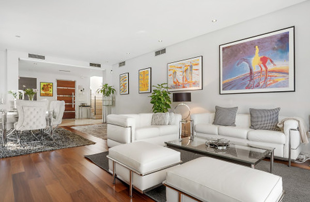 FOR SALE 🏡 Contemporary Villa with Gym, Sauna and Cinema, Walking Distance to Puerto Banús – Nueva Andalucía, Marbella 🇪🇸