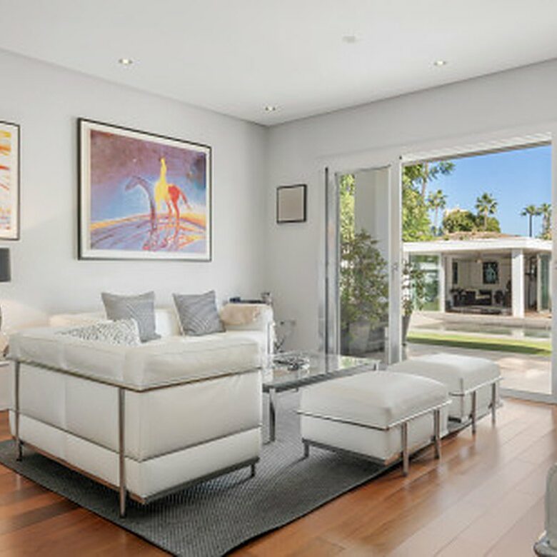 FOR SALE 🏡 Contemporary Villa with Gym, Sauna and Cinema, Walking Distance to Puerto Banús – Nueva Andalucía, Marbella 🇪🇸