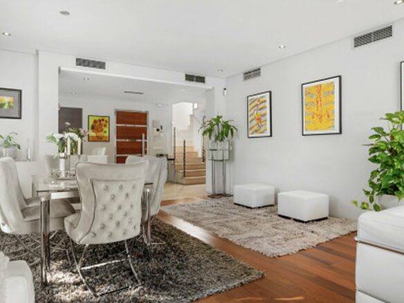 FOR SALE 🏡 Contemporary Villa with Gym, Sauna and Cinema, Walking Distance to Puerto Banús – Nueva Andalucía, Marbella 🇪🇸